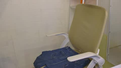 Snapshot of averageuncut1 chatting on 02/08/26, 12:08 Rhian online show from 02/08/26, 12:08