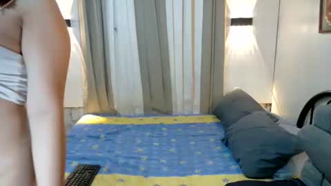 avery_7 online show from 09/19/25, 07:43