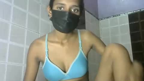 avery_lust01 online show from 04/28/26, 06:40