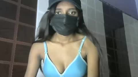 avery_lust01 online show from 05/08/26, 06:19