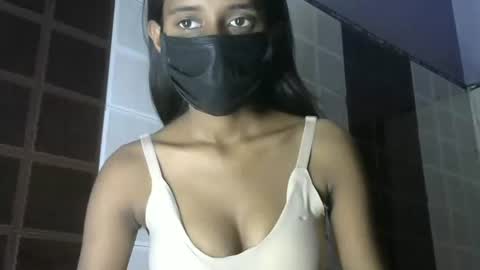 avery_lust01 online show from 05/19/26, 10:43