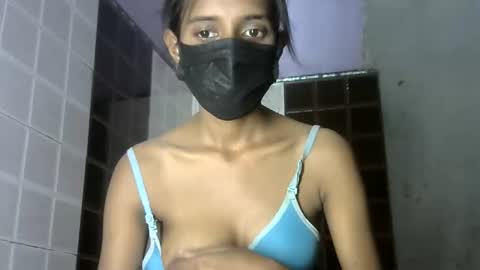 avery_lust01 online show from 05/25/26, 05:57