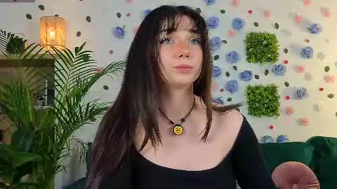 Snapshot of averywillow chatting on 06/22/26, 02:35 AveryWillow online show from 06/22/26, 02:35