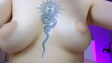 Snapshot of avgustina_love chatting on 11/20/25, 09:20 avgustina_love online show from 11/20/25, 09:20