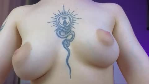 Snapshot of avgustina_love chatting on 12/20/25, 10:55 avgustina_love online show from 12/20/25, 10:55