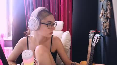 Avriel online show from 06/11/26, 03:04