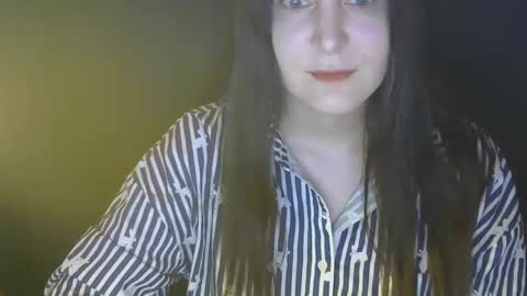 Snapshot of avialenne chatting on 03/28/26, 05:56 avialenne online show from 03/28/26, 05:56