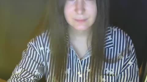 Snapshot of avialenne chatting on 03/29/26, 05:24 avialenne online show from 03/29/26, 05:24