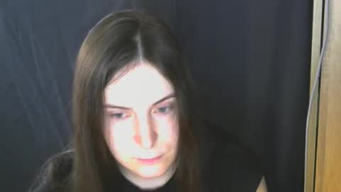 Snapshot of avialenne chatting on 04/19/26, 12:04 avialenne online show from 04/19/26, 12:04