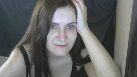 Snapshot of avialenne chatting on 05/15/26, 01:18 avialenne online show from 05/15/26, 01:18