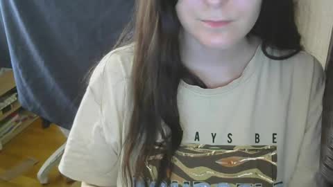 Snapshot of avialenne chatting on 05/18/26, 12:22 avialenne online show from 05/18/26, 12:22