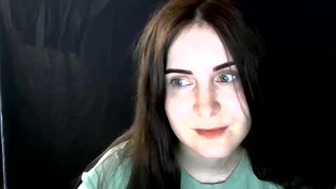 Snapshot of avialenne chatting on 05/28/26, 01:52 avialenne online show from 05/28/26, 01:52