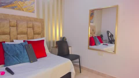 AVIS  online show from 11/10/25, 07:57