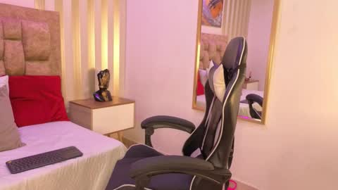 AVIS  online show from 11/26/25, 05:36