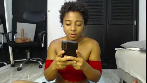 Snapshot of avis_lara chatting on 04/30/26, 07:25 AVIS online show from 04/30/26, 07:25