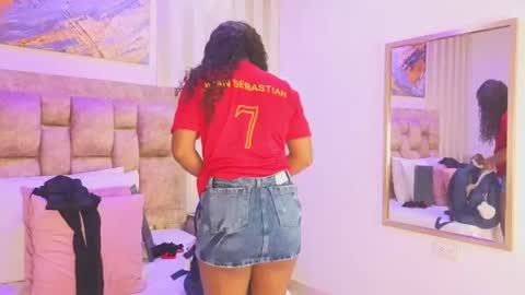 Snapshot of avis_lara chatting on 07/19/26, 01:59 AVIS online show from 07/19/26, 01:59