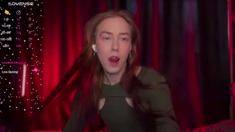 avril_pearly_ online show from 02/04/26, 11:49