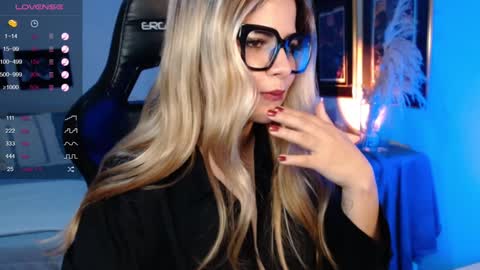 Snapshot of avrill_morgan chatting on 12/16/24, 11:18 Avrill Morgan online show from 12/16/24, 11:18