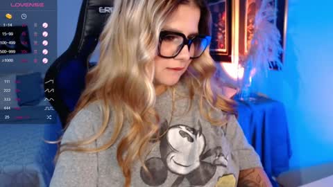 Snapshot of avrill_morgan chatting on 12/21/24, 01:04 Avrill Morgan online show from 12/21/24, 01:04