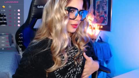 Snapshot of avrill_morgan chatting on 01/09/25, 08:33 Avrill Morgan online show from 01/09/25, 08:33