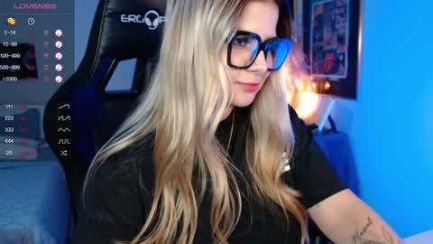 Snapshot of avrill_morgan chatting on 01/27/25, 12:01 Avrill Morgan online show from 01/27/25, 12:01