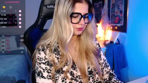 Snapshot of avrill_morgan chatting on 02/06/25, 12:22 Avrill Morgan online show from 02/06/25, 12:22