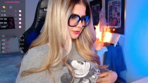 Snapshot of avrill_morgan chatting on 02/06/25, 08:13 Avrill Morgan online show from 02/06/25, 08:13