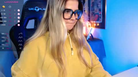 Snapshot of avrill_morgan chatting on 03/05/25, 11:05 Avrill Morgan online show from 03/05/25, 11:05