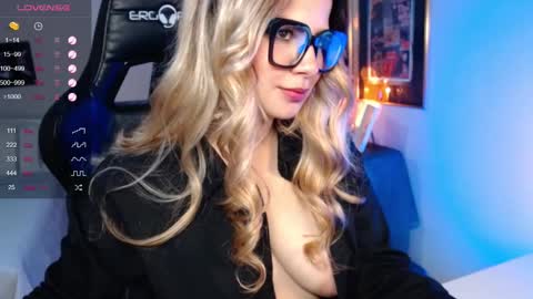 Snapshot of avrill_morgan chatting on 03/07/25, 07:38 Avrill Morgan online show from 03/07/25, 07:38