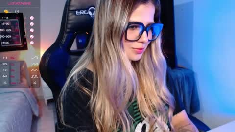 Snapshot of avrill_morgan chatting on 10/05/25, 08:51 Avrill Morgan online show from 10/05/25, 08:51