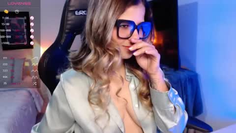 Snapshot of avrill_morgan chatting on 10/06/25, 08:06 Avrill Morgan online show from 10/06/25, 08:06