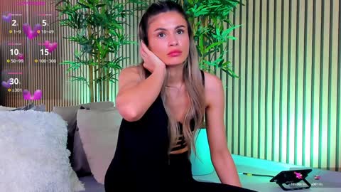 AVRILL CYRUX online show from 01/02/25, 01:40