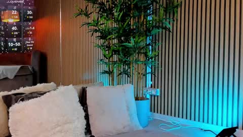 AVRILL CYRUX online show from 01/29/25, 11:30