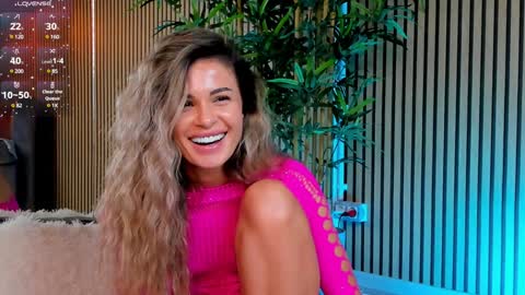 AVRILL CYRUX online show from 01/31/25, 02:49