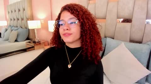 Snapshot of avrilwayne chatting on 01/11/26, 12:54 Avril online show from 01/11/26, 12:54