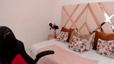 Snapshot of avrilwayne chatting on 01/13/26, 12:10 Avril online show from 01/13/26, 12:10