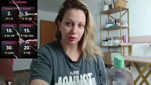 Snapshot of avrora__love chatting on 10/22/25, 11:15 Avrora online show from 10/22/25, 11:15