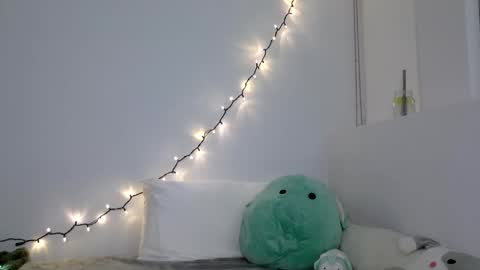 Snapshot of avvaiia chatting on 01/08/26, 10:34 Avaia online show from 01/08/26, 10:34