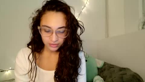 Snapshot of avvaiia chatting on 01/10/26, 12:34 Avaia online show from 01/10/26, 12:34