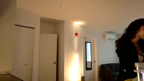 Snapshot of avvaiia chatting on 02/18/26, 07:54 Avaia online show from 02/18/26, 07:54