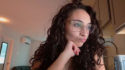 Snapshot of avvaiia chatting on 03/15/26, 09:21 Avaia online show from 03/15/26, 09:21