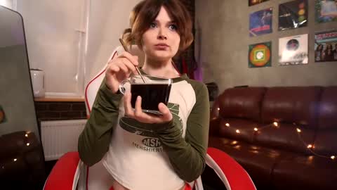 Snapshot of awondrr chatting on 03/06/25, 09:36 Alice online show from 03/06/25, 09:36