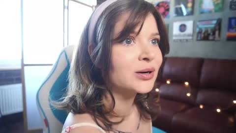 Snapshot of awondrr chatting on 09/30/25, 09:58 Alice online show from 09/30/25, 09:58