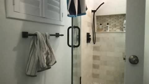 Snapshot of awwwliver chatting on 12/27/24, 07:51 Uncut hunk 28yo online show from 12/27/24, 07:51