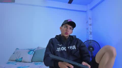 Snapshot of axel_cody_ chatting on 10/19/25, 11:44 AXEL online show from 10/19/25, 11:44