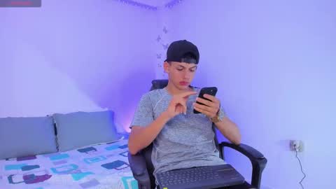 Snapshot of axel_cody_ chatting on 10/23/25, 11:42 AXEL online show from 10/23/25, 11:42