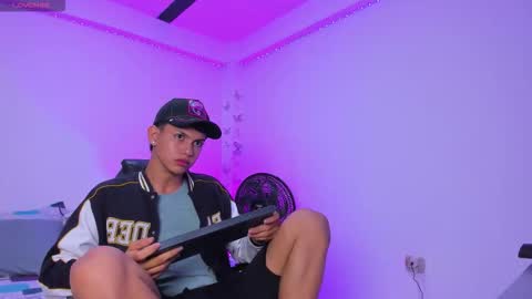 Snapshot of axel_cody_ chatting on 10/24/25, 11:39 AXEL online show from 10/24/25, 11:39