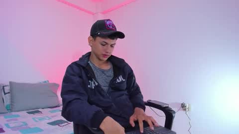 Snapshot of axel_cody_ chatting on 10/28/25, 11:36 AXEL online show from 10/28/25, 11:36