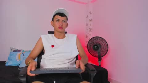 Snapshot of axel_cody_ chatting on 11/19/25, 08:20 AXEL online show from 11/19/25, 08:20