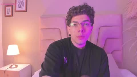 Snapshot of axel_creed chatting on 02/10/26, 10:19 Yooung King online show from 02/10/26, 10:19